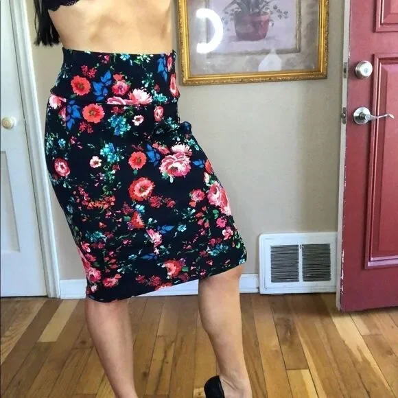 Sexy floral mini skirt - Picture 1 of 6